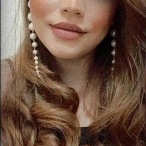 Faux pearls statement drop earrings - Picture 9 of 9